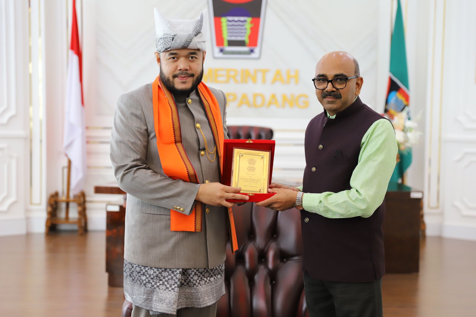 Walikota Padang Audiensi Dengan Konsulat Jenderal India Mr. Ravi ...