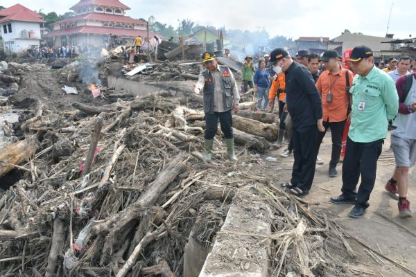 Gambar Dokumen : Peninjauan lokasi bencana oleh Pemkab Agam