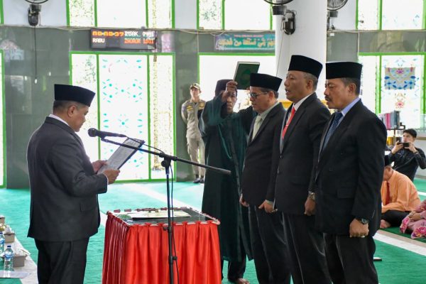 Dokumen : Foto Pelantikan Pejabat Kabupaten Agam Dokumen : Foto Pelantikan Pejabat Kabupaten Agam